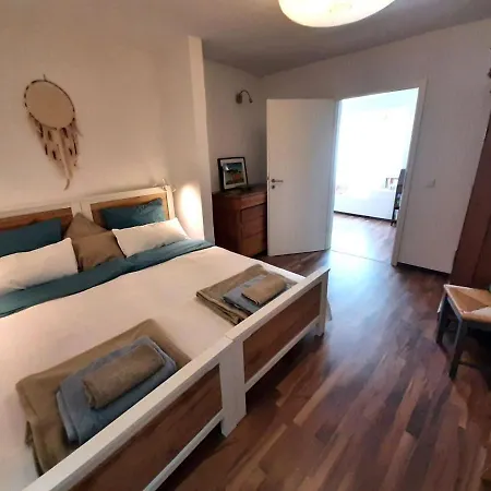 Charming Holiday In With A Balcony Apartment Roes