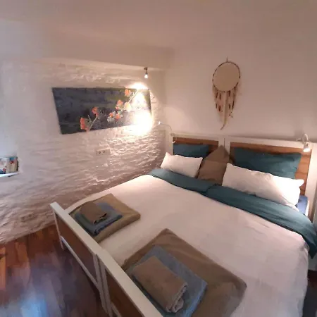 Charming Holiday In With A Balcony Apartment Roes